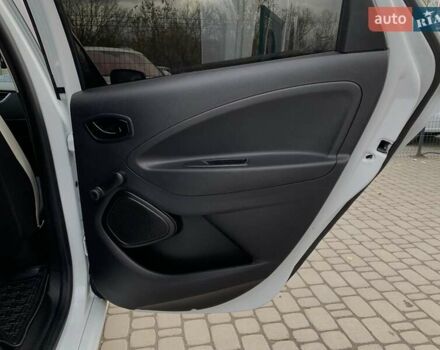 Белый Рено Зое, объемом двигателя 0 л и пробегом 44 тыс. км за 12499 $, фото 30 на Automoto.ua