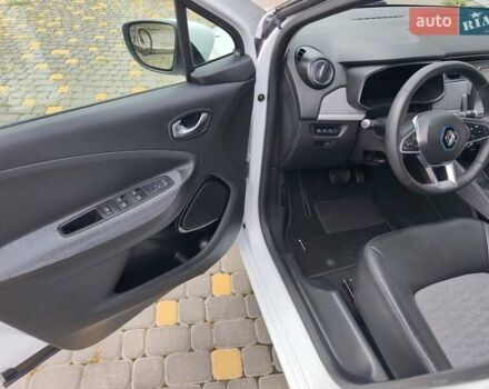 Белый Рено Зое, объемом двигателя 0 л и пробегом 50 тыс. км за 11900 $, фото 35 на Automoto.ua