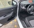 Белый Рено Зое, объемом двигателя 0 л и пробегом 50 тыс. км за 11900 $, фото 35 на Automoto.ua