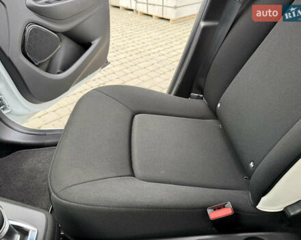 Белый Рено Зое, объемом двигателя 0 л и пробегом 36 тыс. км за 12900 $, фото 33 на Automoto.ua