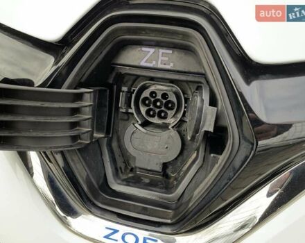 Белый Рено Зое, объемом двигателя 0 л и пробегом 66 тыс. км за 12499 $, фото 56 на Automoto.ua