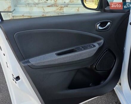 Белый Рено Зое, объемом двигателя 0 л и пробегом 85 тыс. км за 12999 $, фото 20 на Automoto.ua