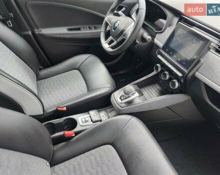 Белый Рено Зое, объемом двигателя 0 л и пробегом 50 тыс. км за 11900 $, фото 32 на Automoto.ua