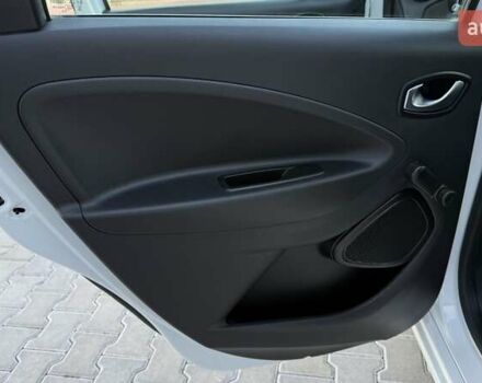 Белый Рено Зое, объемом двигателя 0 л и пробегом 124 тыс. км за 12499 $, фото 21 на Automoto.ua