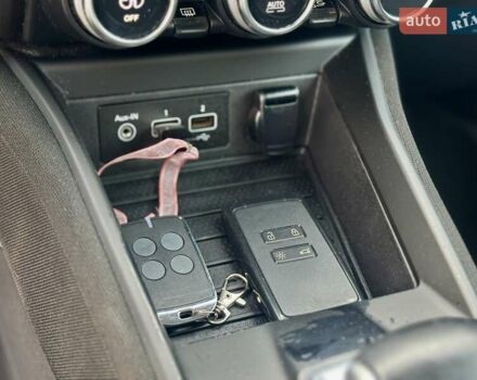 Белый Рено Зое, объемом двигателя 0 л и пробегом 86 тыс. км за 10850 $, фото 83 на Automoto.ua