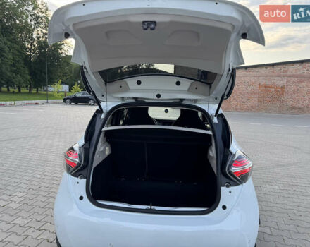 Белый Рено Зое, объемом двигателя 0 л и пробегом 72 тыс. км за 12450 $, фото 24 на Automoto.ua