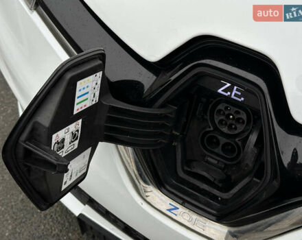 Білий Рено Зое, об'ємом двигуна 0 л та пробігом 77 тис. км за 12990 $, фото 40 на Automoto.ua