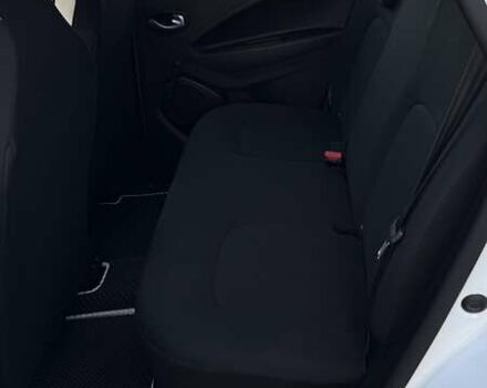 Белый Рено Зое, объемом двигателя 0 л и пробегом 124 тыс. км за 12499 $, фото 22 на Automoto.ua