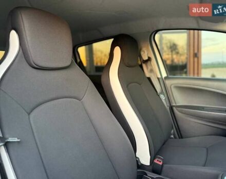 Белый Рено Зое, объемом двигателя 0 л и пробегом 92 тыс. км за 11499 $, фото 26 на Automoto.ua