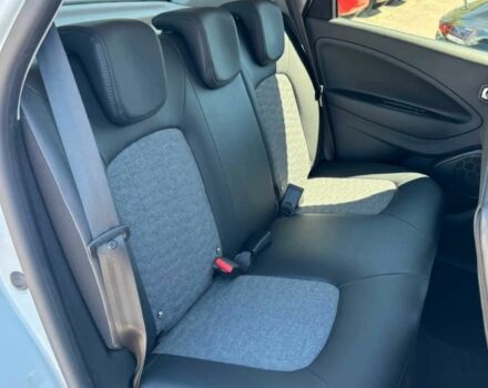 Белый Рено Зое, объемом двигателя 0 л и пробегом 38 тыс. км за 9200 $, фото 11 на Automoto.ua