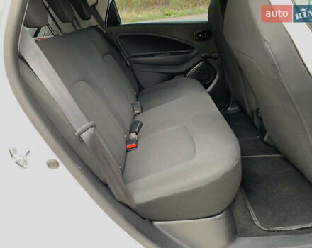 Белый Рено Зое, объемом двигателя 0 л и пробегом 25 тыс. км за 12499 $, фото 29 на Automoto.ua