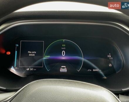 Белый Рено Зое, объемом двигателя 0 л и пробегом 66 тыс. км за 12499 $, фото 46 на Automoto.ua