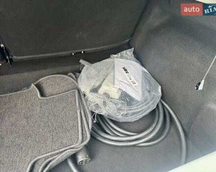 Белый Рено Зое, объемом двигателя 0 л и пробегом 55 тыс. км за 13300 $, фото 14 на Automoto.ua