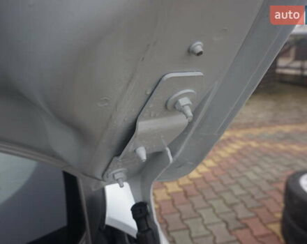 Белый Рено Зое, объемом двигателя 0 л и пробегом 122 тыс. км за 13000 $, фото 55 на Automoto.ua