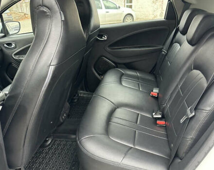 Белый Рено Зое, объемом двигателя 0 л и пробегом 88 тыс. км за 12300 $, фото 24 на Automoto.ua