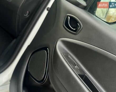 Белый Рено Зое, объемом двигателя 0 л и пробегом 86 тыс. км за 10850 $, фото 87 на Automoto.ua