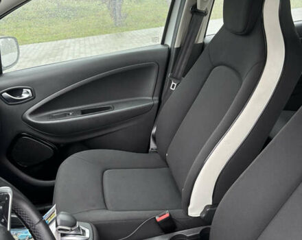 Белый Рено Зое, объемом двигателя 0 л и пробегом 15 тыс. км за 12700 $, фото 24 на Automoto.ua