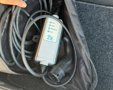 Белый Рено Зое, объемом двигателя 0 л и пробегом 74 тыс. км за 13499 $, фото 21 на Automoto.ua