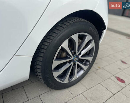 Белый Рено Зое, объемом двигателя 0 л и пробегом 106 тыс. км за 12299 $, фото 20 на Automoto.ua