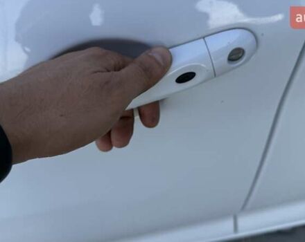 Белый Рено Зое, объемом двигателя 0 л и пробегом 124 тыс. км за 12499 $, фото 14 на Automoto.ua