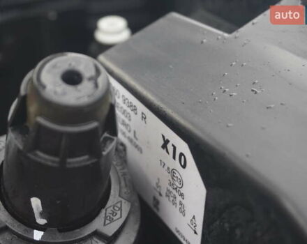 Белый Рено Зое, объемом двигателя 0 л и пробегом 122 тыс. км за 13000 $, фото 57 на Automoto.ua