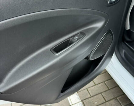 Белый Рено Зое, объемом двигателя 0 л и пробегом 97 тыс. км за 11900 $, фото 34 на Automoto.ua