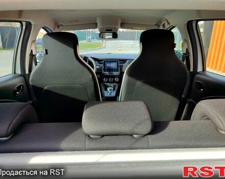 Белый Рено Зое, объемом двигателя 80 л и пробегом 78 тыс. км за 11850 $, фото 11 на Automoto.ua