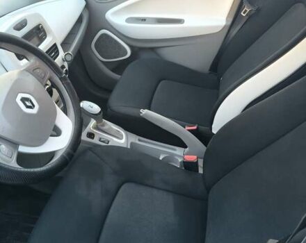 Белый Рено Зое, объемом двигателя 0 л и пробегом 96 тыс. км за 10700 $, фото 4 на Automoto.ua