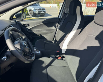 Белый Рено Зое, объемом двигателя 0 л и пробегом 56 тыс. км за 12500 $, фото 8 на Automoto.ua