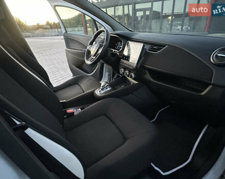Белый Рено Зое, объемом двигателя 0 л и пробегом 124 тыс. км за 11300 $, фото 7 на Automoto.ua
