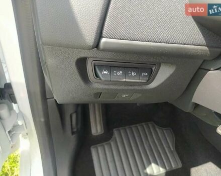 Белый Рено Зое, объемом двигателя 0 л и пробегом 24 тыс. км за 12700 $, фото 17 на Automoto.ua