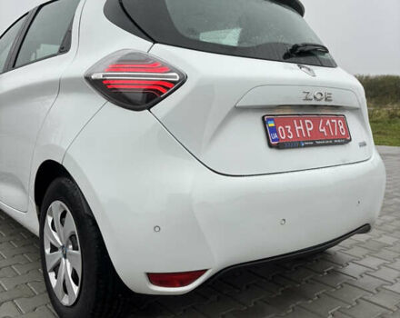 Белый Рено Зое, объемом двигателя 0 л и пробегом 55 тыс. км за 11900 $, фото 18 на Automoto.ua