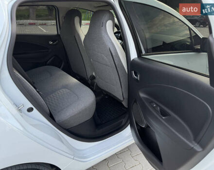 Белый Рено Зое, объемом двигателя 0 л и пробегом 72 тыс. км за 12450 $, фото 26 на Automoto.ua