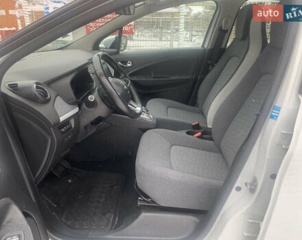 Белый Рено Зое, объемом двигателя 0 л и пробегом 84 тыс. км за 13900 $, фото 8 на Automoto.ua