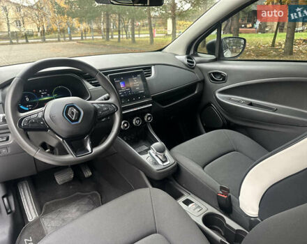 Белый Рено Зое, объемом двигателя 0 л и пробегом 28 тыс. км за 12500 $, фото 21 на Automoto.ua