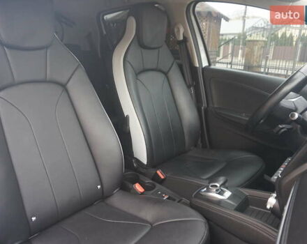 Белый Рено Зое, объемом двигателя 0 л и пробегом 122 тыс. км за 13000 $, фото 40 на Automoto.ua