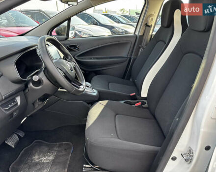 Белый Рено Зое, объемом двигателя 0 л и пробегом 30 тыс. км за 11900 $, фото 11 на Automoto.ua