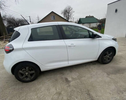 Белый Рено Зое, объемом двигателя 0 л и пробегом 94 тыс. км за 12400 $, фото 3 на Automoto.ua