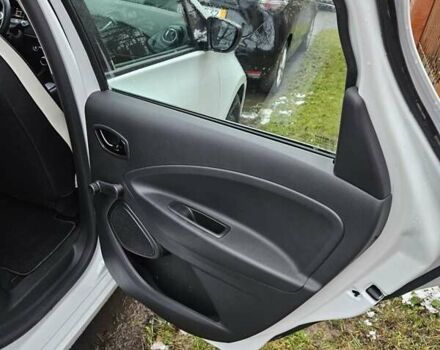 Белый Рено Зое, объемом двигателя 0 л и пробегом 28 тыс. км за 11800 $, фото 14 на Automoto.ua