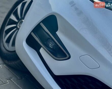 Белый Рено Зое, объемом двигателя 0 л и пробегом 86 тыс. км за 10850 $, фото 14 на Automoto.ua