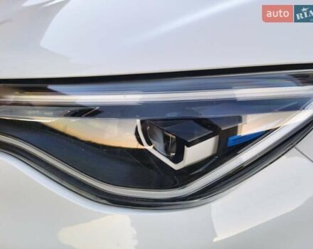 Белый Рено Зое, объемом двигателя 0 л и пробегом 98 тыс. км за 10950 $, фото 19 на Automoto.ua