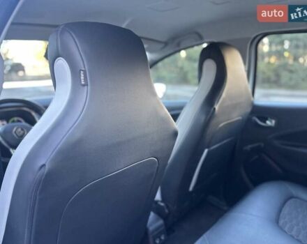 Белый Рено Зое, объемом двигателя 0 л и пробегом 83 тыс. км за 11999 $, фото 16 на Automoto.ua