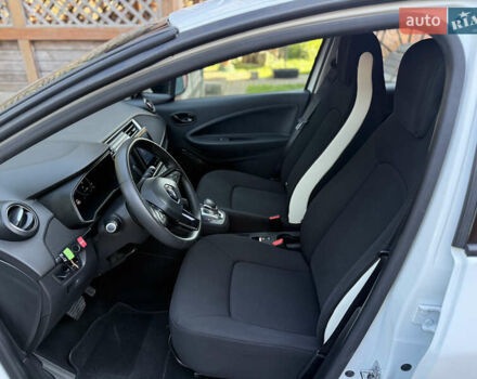 Белый Рено Зое, объемом двигателя 0 л и пробегом 44 тыс. км за 11999 $, фото 10 на Automoto.ua