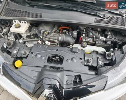 Белый Рено Зое, объемом двигателя 0 л и пробегом 50 тыс. км за 11900 $, фото 23 на Automoto.ua