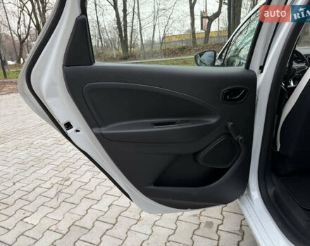 Білий Рено Зое, об'ємом двигуна 0 л та пробігом 28 тис. км за 12222 $, фото 21 на Automoto.ua