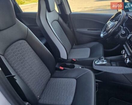 Белый Рено Зое, объемом двигателя 0 л и пробегом 85 тыс. км за 12999 $, фото 33 на Automoto.ua