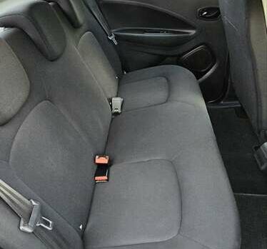 Белый Рено Зое, объемом двигателя 0 л и пробегом 85 тыс. км за 11999 $, фото 8 на Automoto.ua