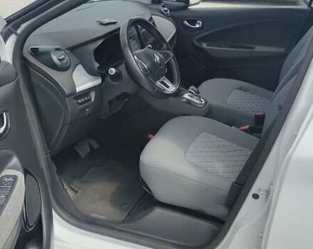 Белый Рено Зое, объемом двигателя 0 л и пробегом 78 тыс. км за 11800 $, фото 8 на Automoto.ua