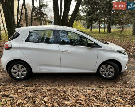 Белый Рено Зое, объемом двигателя 0 л и пробегом 52 тыс. км за 11590 $, фото 5 на Automoto.ua