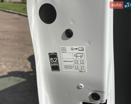 Белый Рено Зое, объемом двигателя 0 л и пробегом 62 тыс. км за 13800 $, фото 16 на Automoto.ua